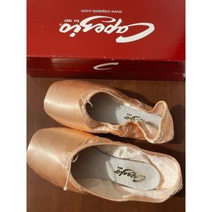 New Capezio USA Pointe Shoes Only for Arts and Crafts Size 7M Ballet